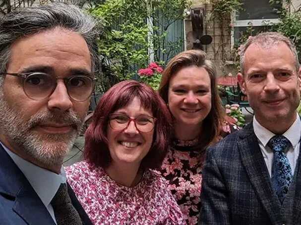 Hotel La Perle Saint germain Selfie Service jpg